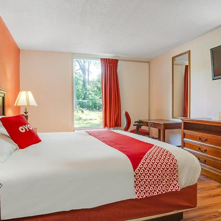 Oyo Hotel Mona Lake Muskegon Exterior foto