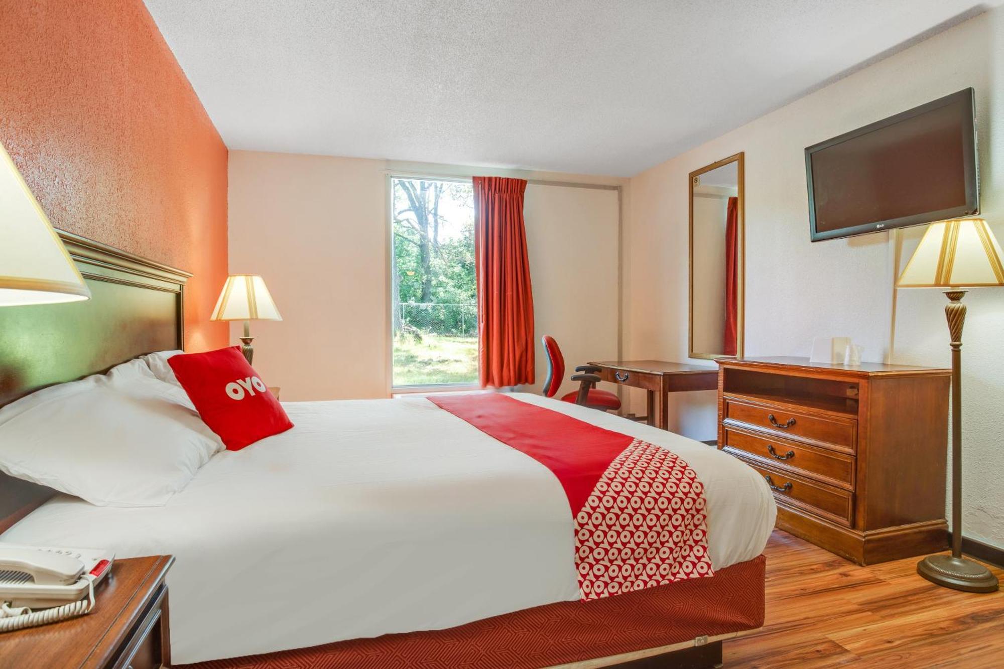 Oyo Hotel Mona Lake Muskegon Exterior foto