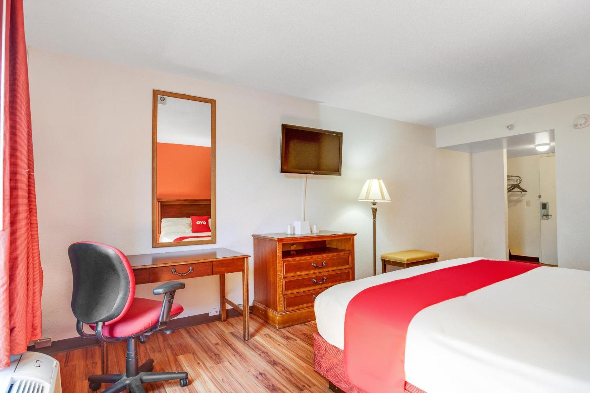 Oyo Hotel Mona Lake Muskegon Exterior foto