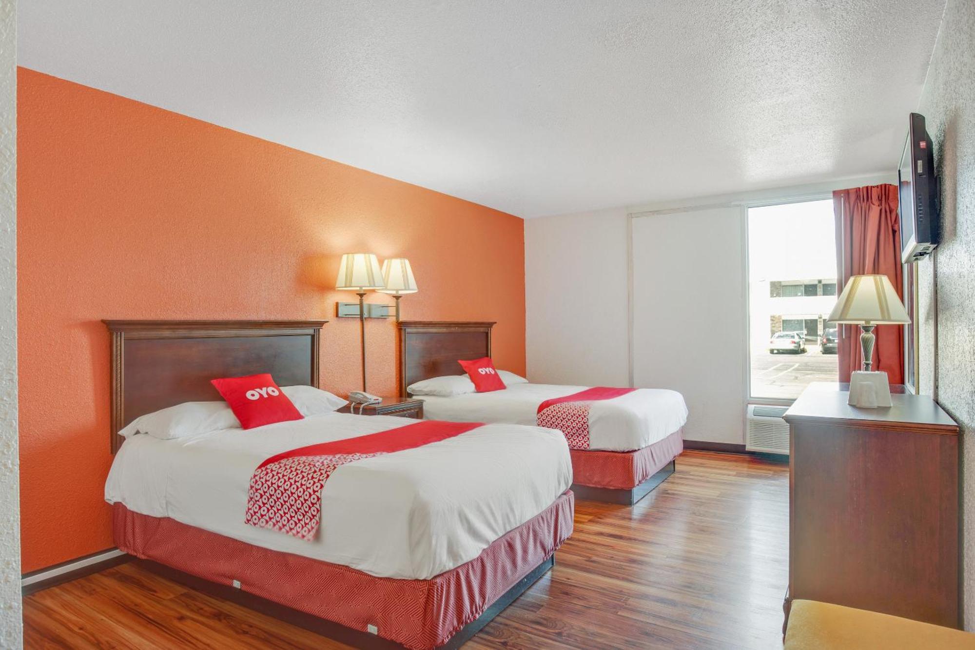 Oyo Hotel Mona Lake Muskegon Exterior foto