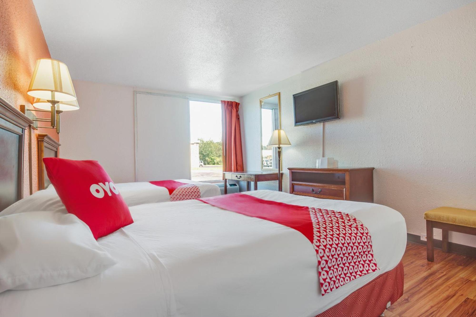 Oyo Hotel Mona Lake Muskegon Exterior foto