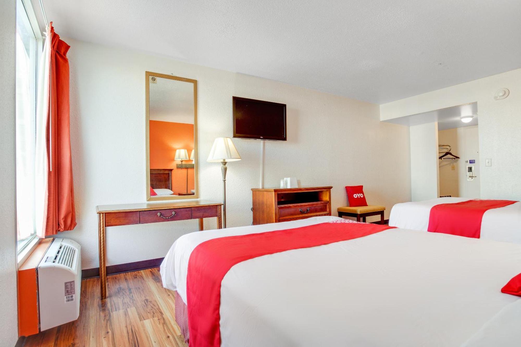 Oyo Hotel Mona Lake Muskegon Exterior foto